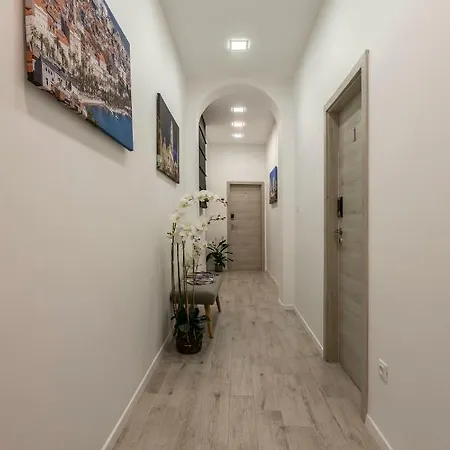 Apartment & Unicus I, Ii, Iii